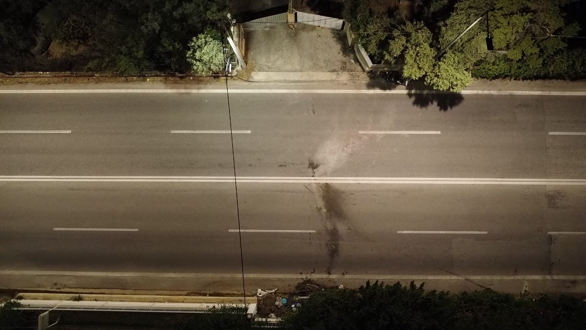 Drone-αεροφωτογράφηση σκηνής τροχαίου ατυχήματος για τεχνική αποτύπωση οδού